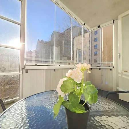 Διαμέρισμα Modern One-bedroom With Glazed Sun Balcony, 350m Metro