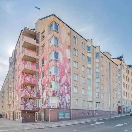 Modern One-bedroom With Glazed Sun Balcony, 350m Metro * Helsinki