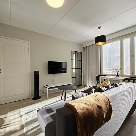 Daire Modern One-bedroom With Glazed Sun Balcony, 350m Metro *