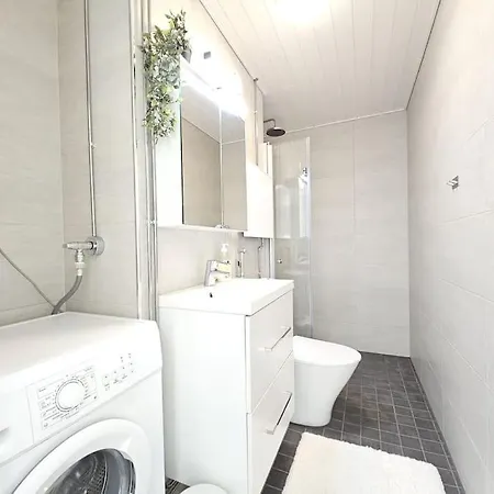 Modern One-bedroom With Glazed Sun Balcony, 350m Metro Daire *