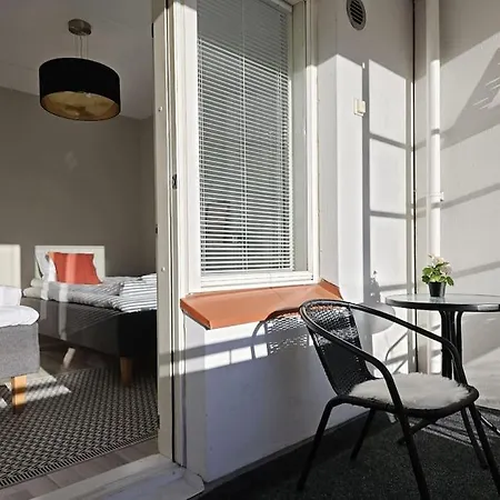 Modern One-bedroom With Glazed Sun Balcony, 350m Metro 헬싱키