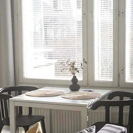 Modern One-bedroom With Glazed Sun Balcony, 350m Metro 아파트